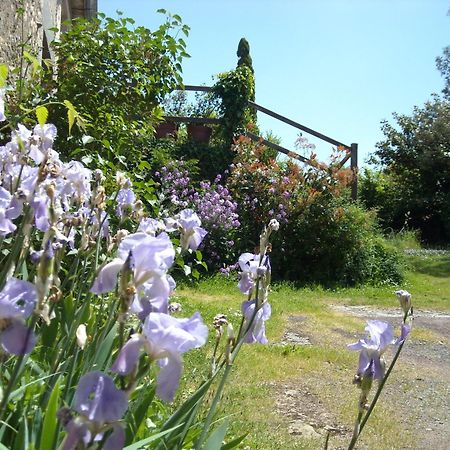 La Tour Des Laudes Bed & Breakfast Breuil-Barret ภายนอก รูปภาพ