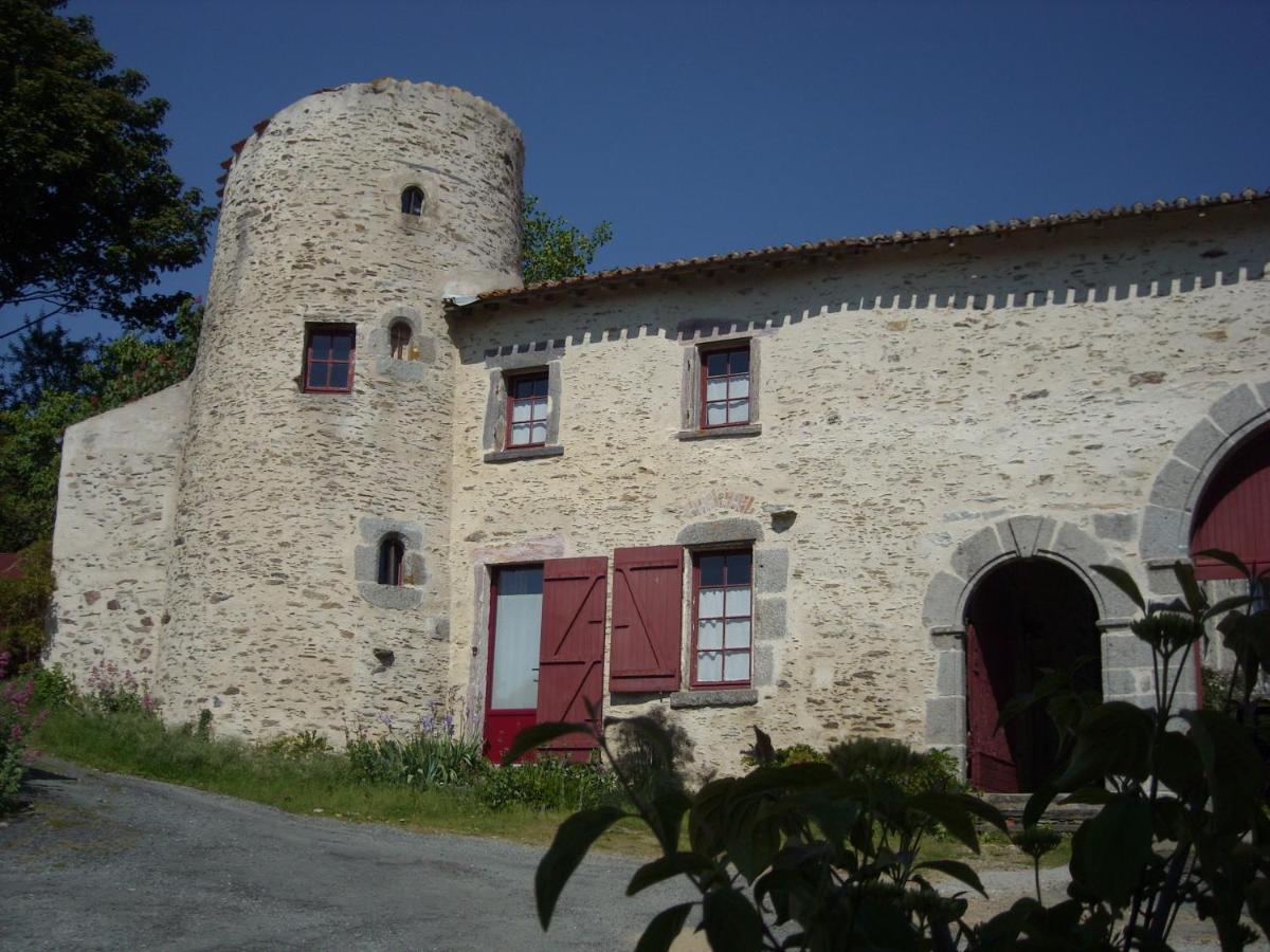 La Tour Des Laudes Bed & Breakfast Breuil-Barret ภายนอก รูปภาพ