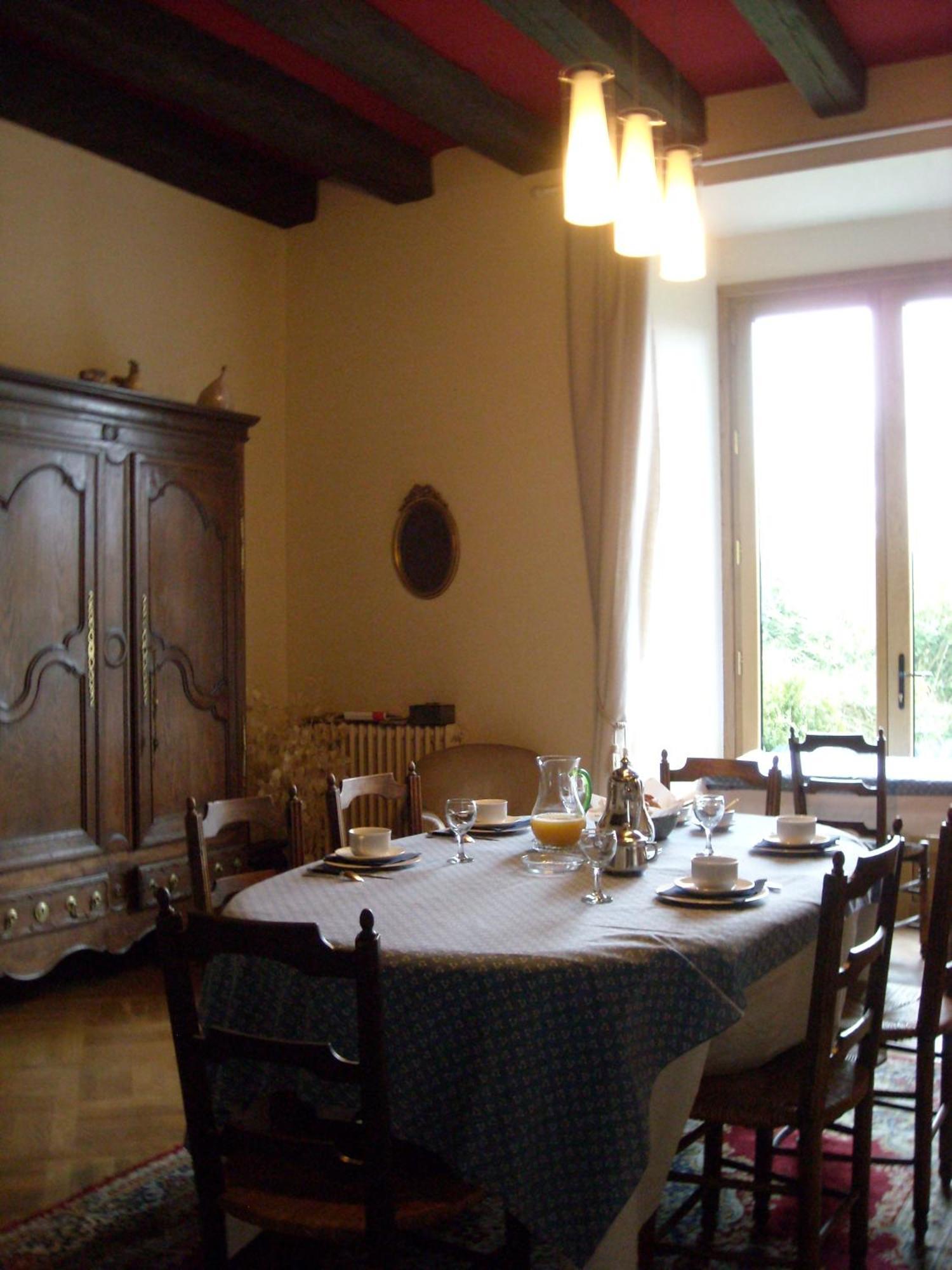 La Tour Des Laudes Bed & Breakfast Breuil-Barret ภายนอก รูปภาพ