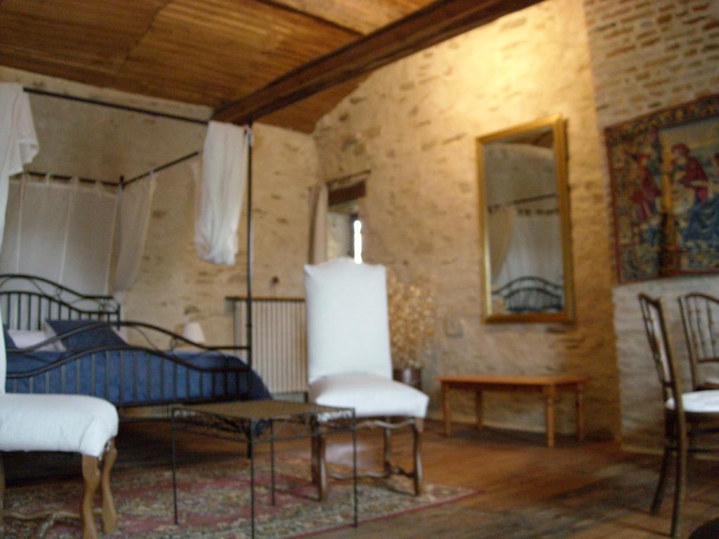 La Tour Des Laudes Bed & Breakfast Breuil-Barret ห้อง รูปภาพ