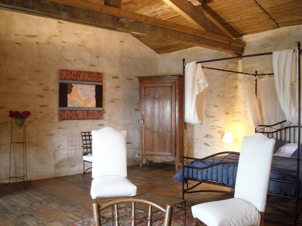 La Tour Des Laudes Bed & Breakfast Breuil-Barret ห้อง รูปภาพ