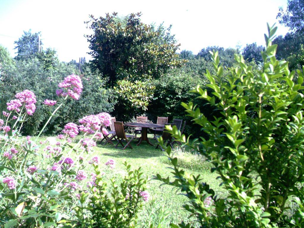 La Tour Des Laudes Bed & Breakfast Breuil-Barret ภายนอก รูปภาพ