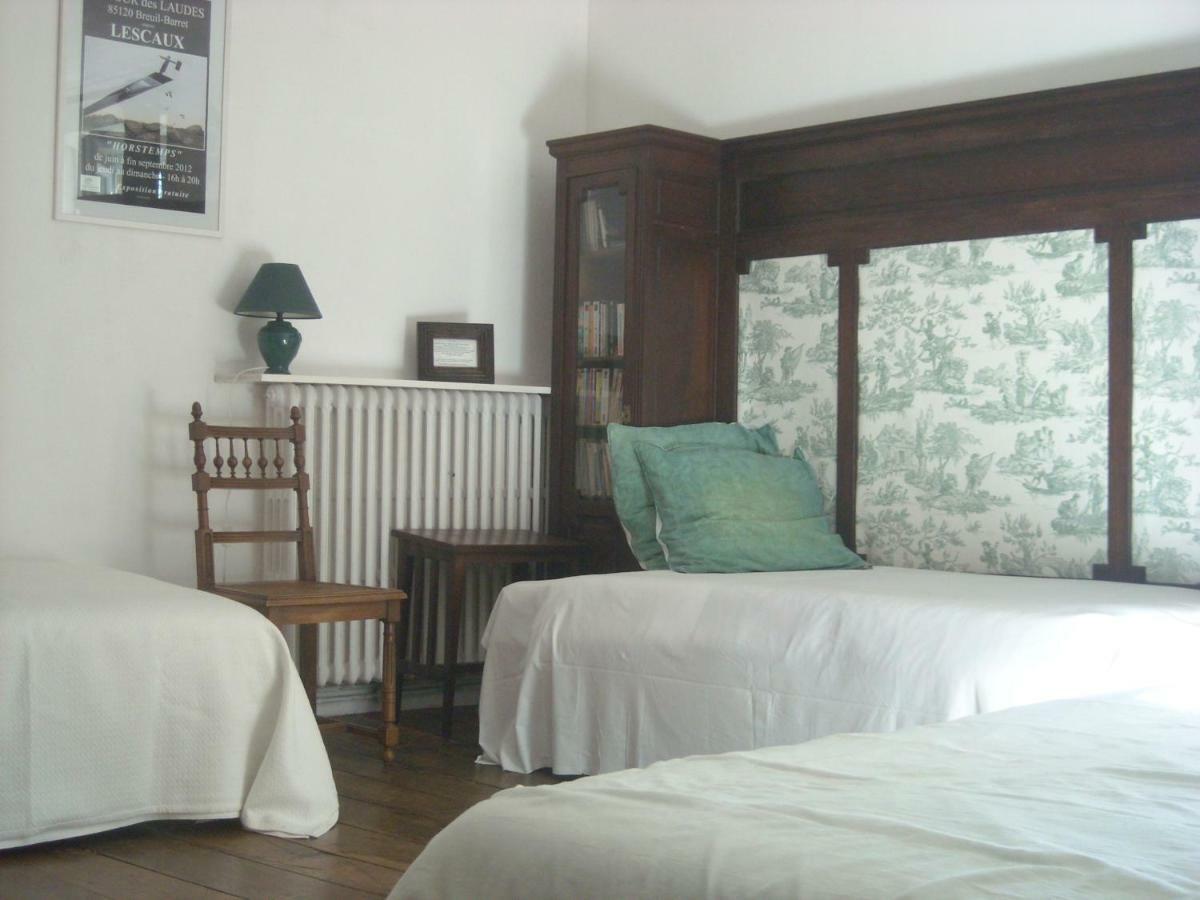 La Tour Des Laudes Bed & Breakfast Breuil-Barret ภายนอก รูปภาพ
