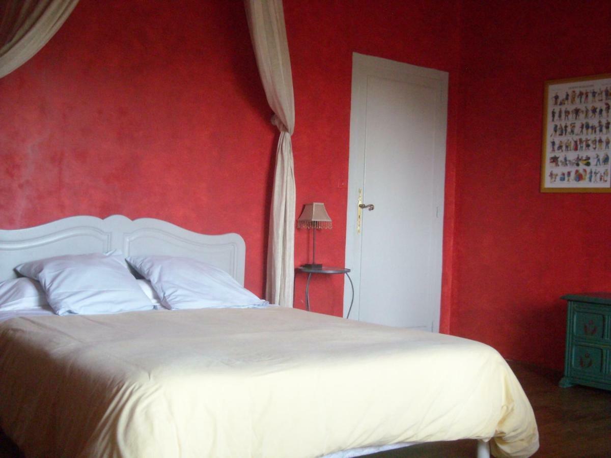 La Tour Des Laudes Bed & Breakfast Breuil-Barret ภายนอก รูปภาพ